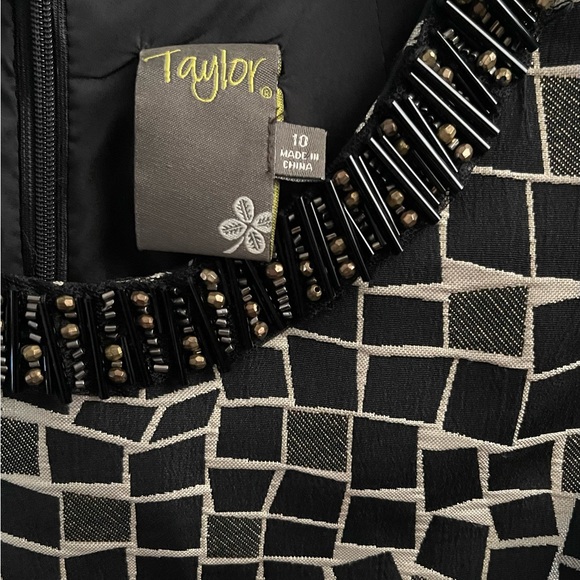 Taylor Metallic Sheath Sleeveless Dress W/Pockets & Beaded Neckline Sz 10 - Picture 3 of 10